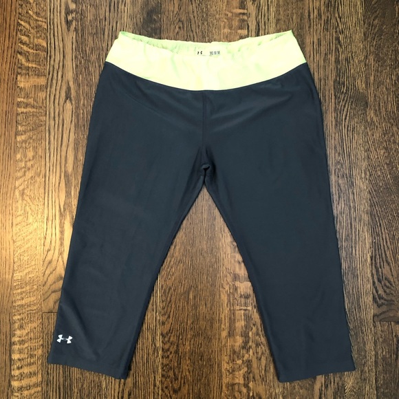 Under Armour Pants - Womens Under Armour Heatgear Crop Workout Pants